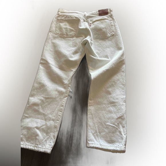 501 white Levi’s distressed 29/26 pants. A150 - Picture 2 of 7